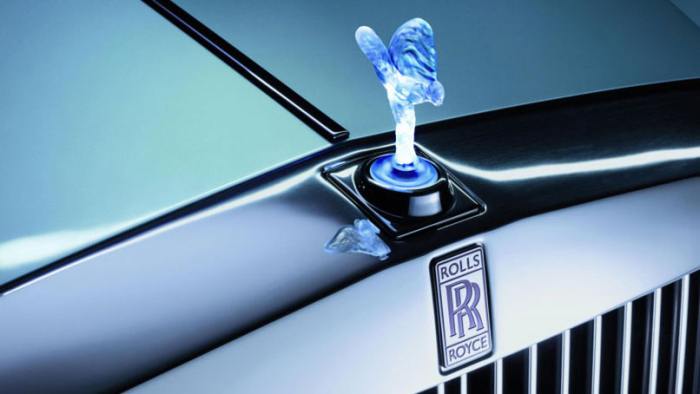 Роллс-Ройс выпускает свой первый электромобиль