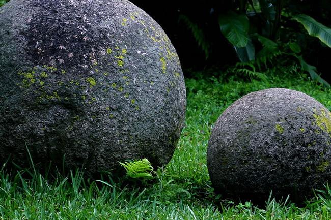 500 mii de ani în urmă cineva se juca cu bile de piatră de 16 tone