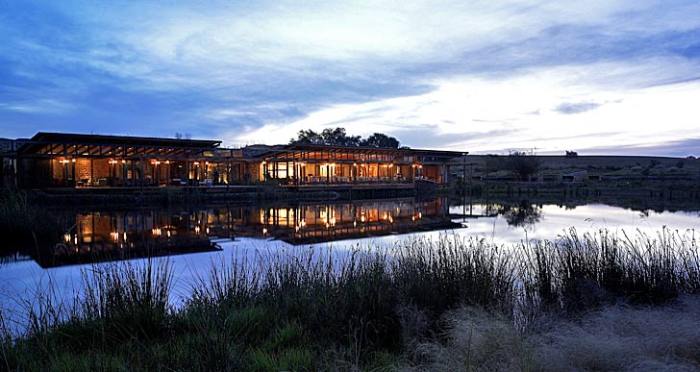 Hotelul de lux Forum Homini cu un acoperiş verde reconstituie leagănul umanităţii în Africa