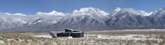 O casă japoneză izolată în Colorado