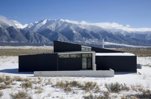 O casă japoneză izolată în Colorado