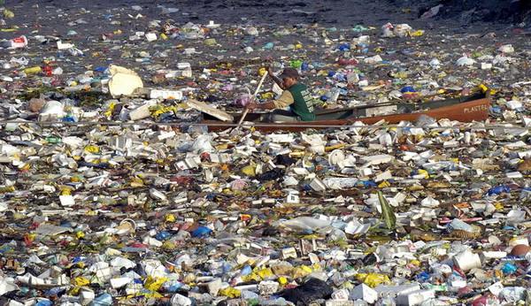 Marea pată de gunoi din Oceanul Pacific