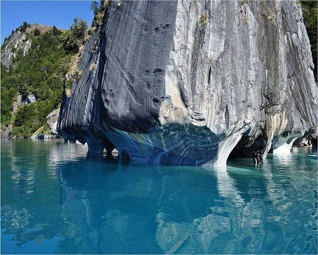Удивительные мраморные пещеры озера Буэнос-Айрес 