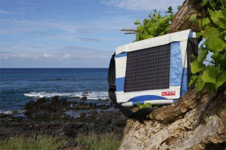 Sakku Traveller - sac cu funcţia de baterie solară