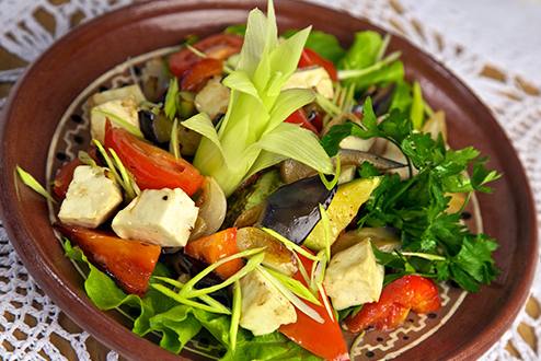 Salată de legume prăjite