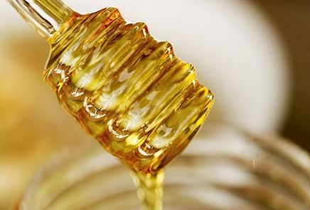 UE interzice comercializarea mierii contaminate-GM