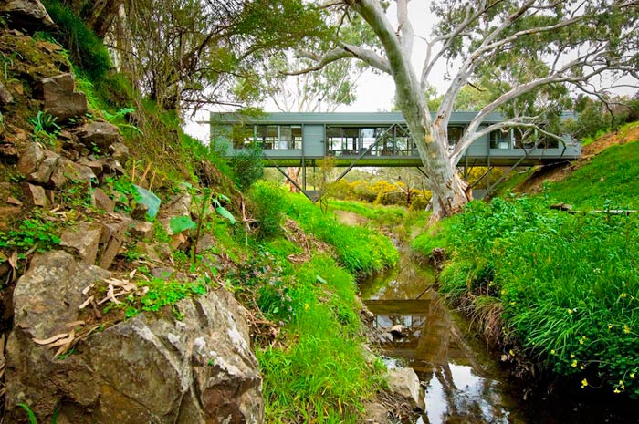 Casa Pod (Bridge House) în Australia de la Max Pritchard Arhitect