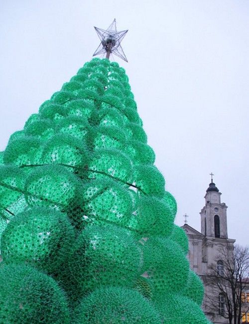 Городская елка из пластиковых бутылок в Литве (+Фото)