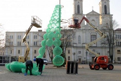 Городская елка из пластиковых бутылок в Литве (+Фото)