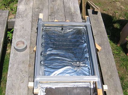 Солнечный коллектор из железных банок
