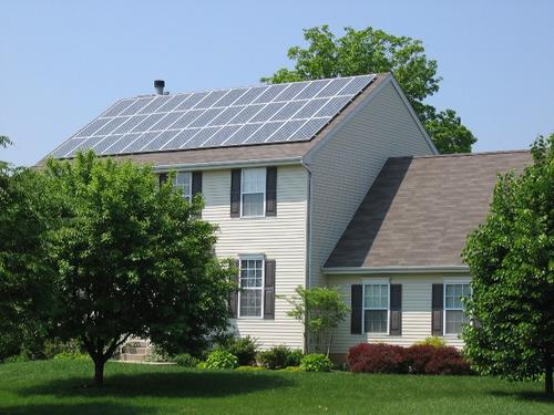 Casa cu panouri solare: cît costă şi modul de calculare