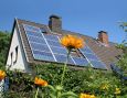 Casa cu panouri solare: c&icirc;t costă şi modul de calculare