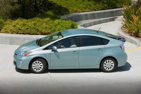 2012 Toyota Plug-in Prius Hybrid: калифорнийцы смогут сэкономить $4000
