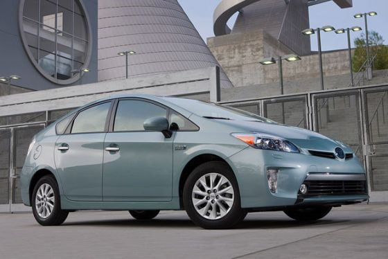 Toyota 2012 Plug-in Prius Hybrid: californienii pot economisi 4.000 $