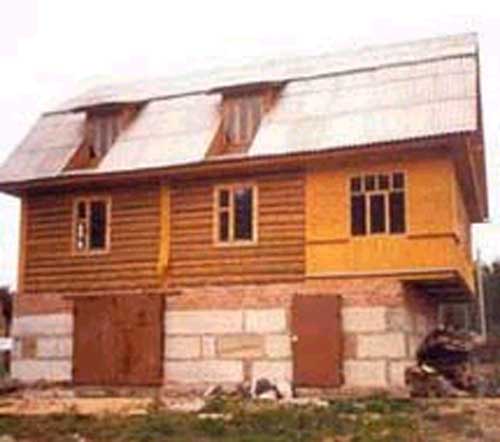 Erorile răspîndite în construirea unei case din lemn tăiat manual