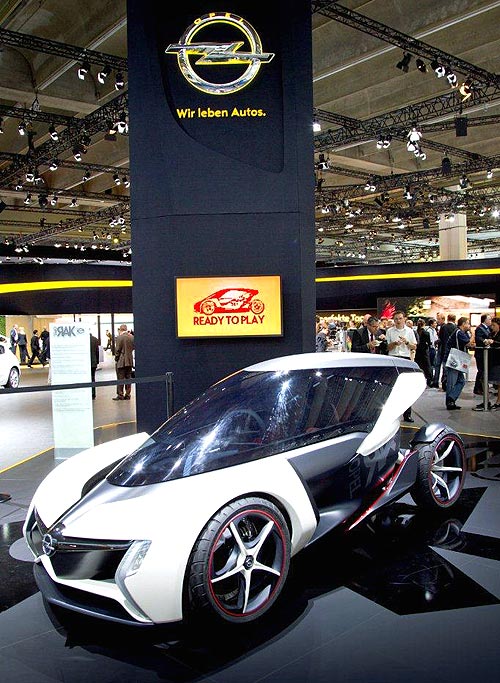 Opel a prezentat maşina electrică, care 