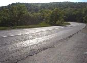 Гравитационная аномалия на дороге в Крыму (Видео)