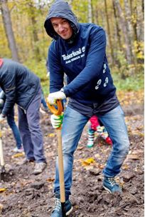Компания Timberland отмечает 20-летний юбилей своей волонтерской программы Path of Service 