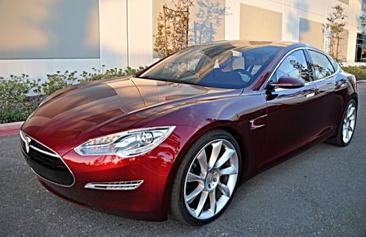 Седан Tesla Model S назван трендовым автомобилем года