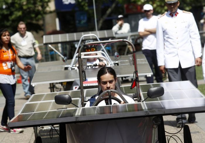 Автомобили на солнечной энергии от чилийских студентов (10 фото)