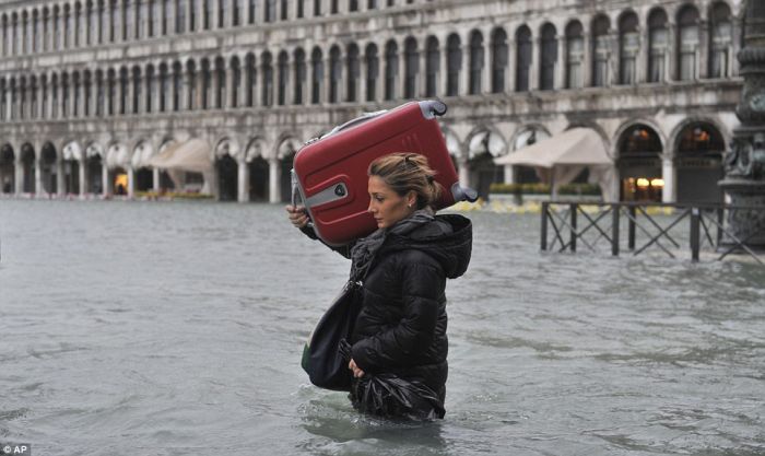 Одно из сильнейших наводнений за всю историю Венеции (Фото)