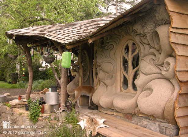 Прекрасный дом из глины в Англии
