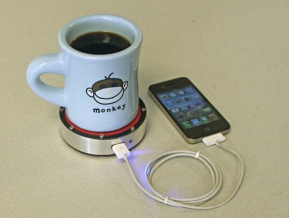 Зарядка телефона с помощью чашки кофе