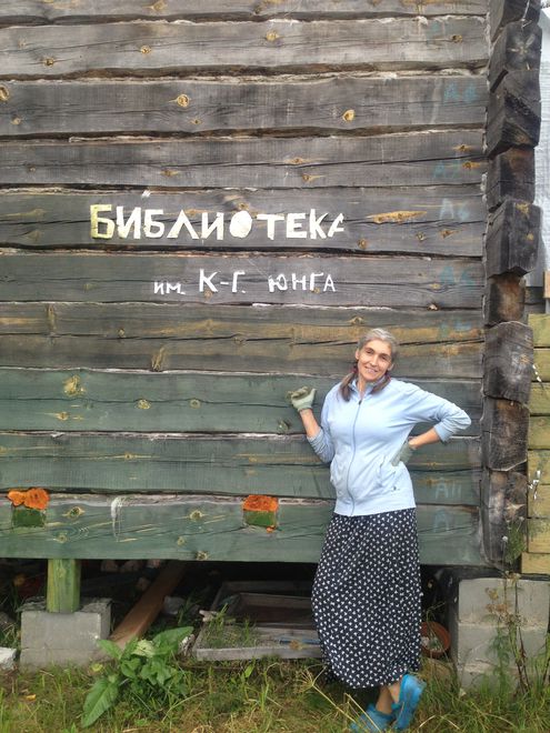 Юлия Жемчужникова поменяла московскую квартиру на домик в деревне, а автомобиль — на лошадь