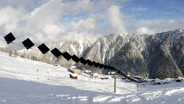 Горнолыжный подъёмник на солнечных батареях, возле города Тенна (Щвейцария)