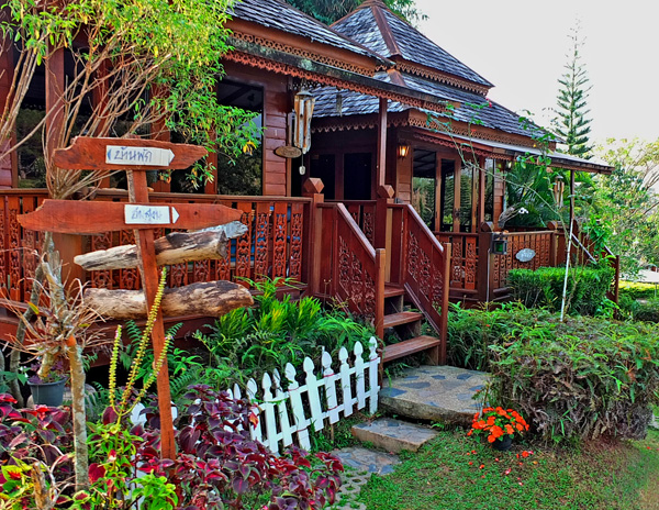 Такие разные домики для садовых участков (Фото)