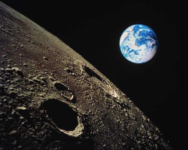 Зачем Земле Луна