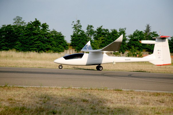 2-местный самолет на солнечных батареях Sunseeker Duo