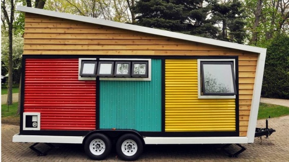Toy Box - стильный и разноцветный домик на колесах