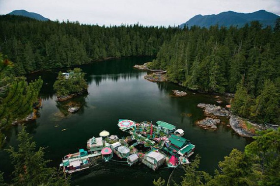 Свободная бухта - самодостаточная плавучая ферма из Канады 