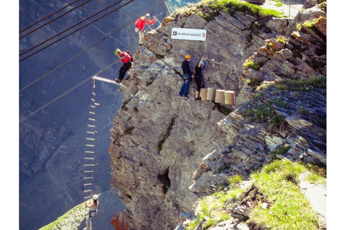 Покорение скал в швейцарских Альпах