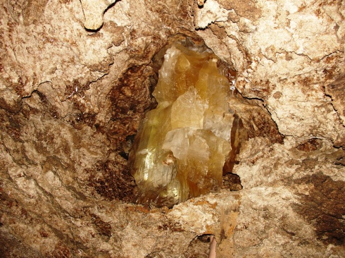 Уникальный памятник природы - пещера Золушка. Эмил Раковицэ 