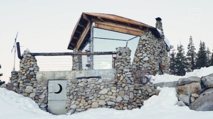 Автономный мини-дом в горах легендарного сноубордиста Майка Басича