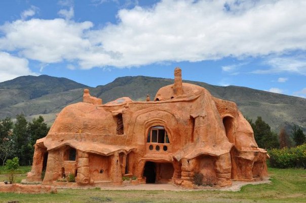 Самый большой в мире глиняный дом