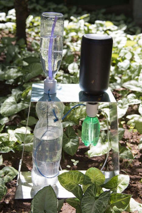 Система капельного полива из пластиковых бутылок, которая работает от солнца