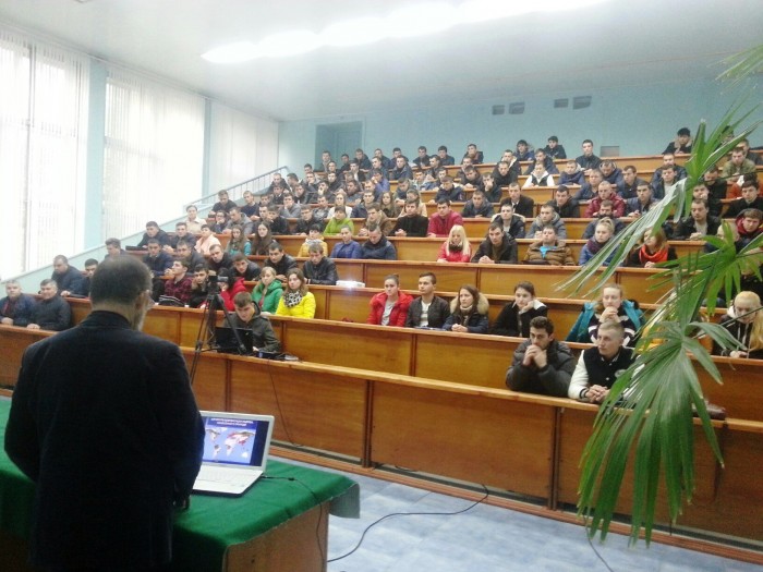 Гусман Менлибаев в Молдове, сейчас дает первую лекцию в государственном сельскохозяйственном институте