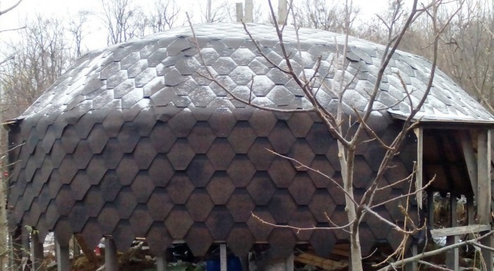 15 фото купольного домика на моем поместье. Крыша готова, стройка продолжается