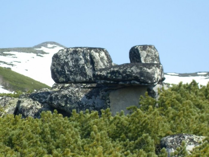Эти камни в Магаданской области размером с двухэтажный дом! Объясните какие великаны их строили? (+Фото)
