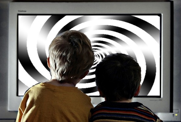 Миллиарды людей стали жертвами гипнотического внушения посылаемого через телевизор!