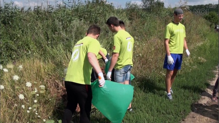 Активисты провели акцию по уборке от мусора реки Бык (+Фото)
