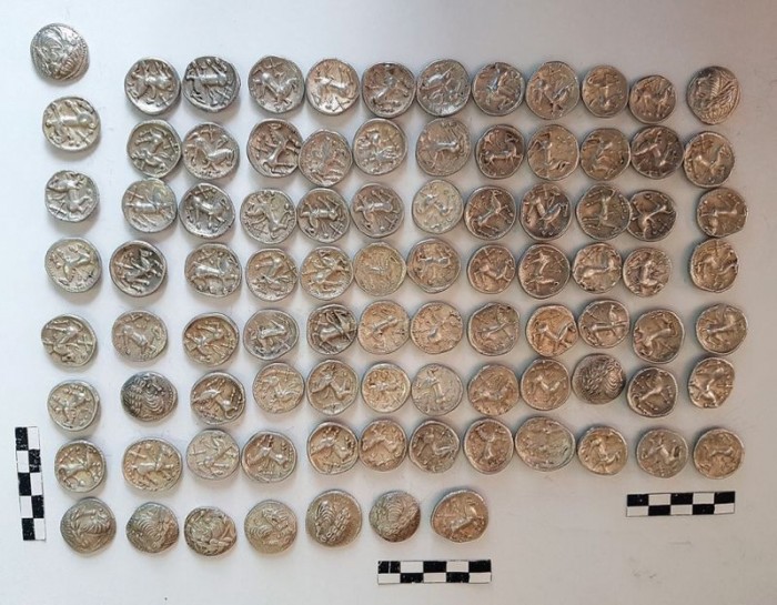 Древние дакийские, серебряные монеты были найдены любителем кладоискателем (+Фото)