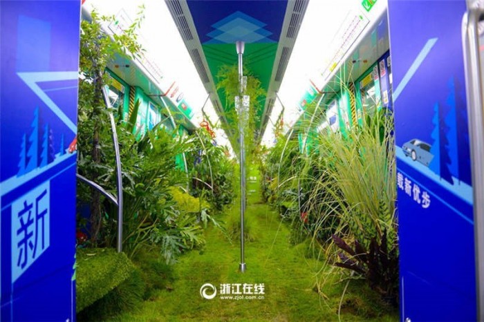Настоящий живой лес в вагоне метро (Фото)