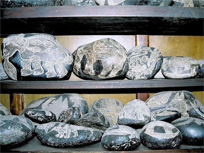 11 000 древних камней с рисунками людей во времена динозавров и не только (+Фото)