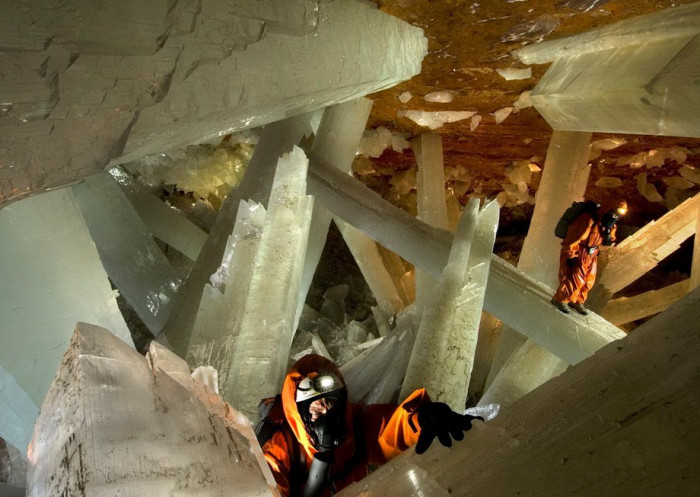 Самые большие в мире кристаллы селенита (Фото)