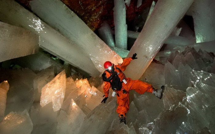 Самые большие в мире кристаллы селенита (Фото)