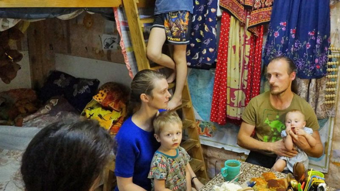 Семья из Иркутска оставила бизнес и переехала в окрестности заброшенной деревни (+Фото)